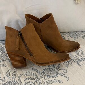 Universal Thread Tan Suede Ankle Booties